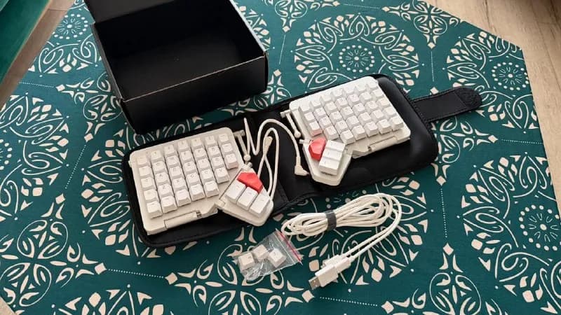 ZSA Moonlander Mark I в очень хорошем состоянии, полный комплект, свичи Cherry MX Brown; — Тбилиси — 450 ₾
