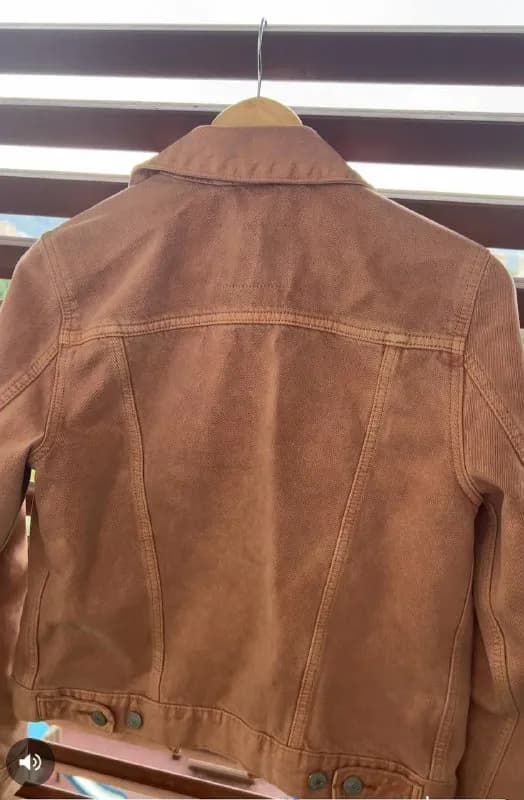 Levis, женская, в отличном состоянии, размер s, цена 50 лари — Тбилиси — 50 ₾