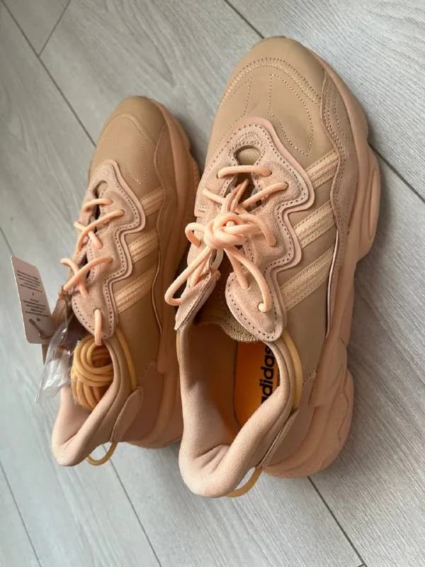 Adidas Ozweego Glow Orange — 44,5-45 размер — 300 ₾ — Батуми — 300 ₾