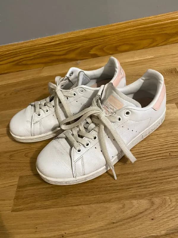 1. Кроссовки Adidas, модель Stan Smith, 38 размер. 5,000 AMD — Ереван — 5 000 ֏