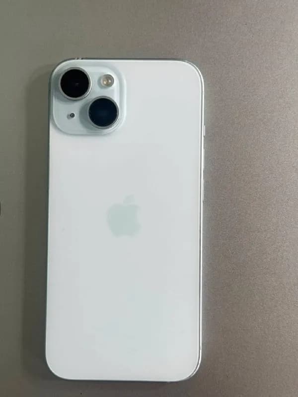 iPhone 15 128gb. И наушники Airpods 4 без шумоподавления. Телефон не ремонтировался, 86% аккумулятор — Батуми — 2 300 ₾