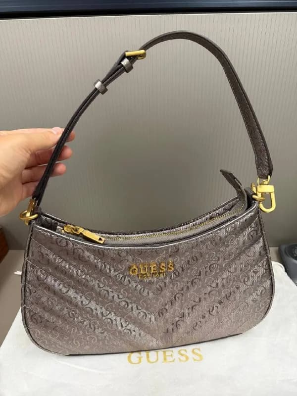 1. Новая сумка Guess с пыльником — 250 GEL — Батуми — 250 ₾