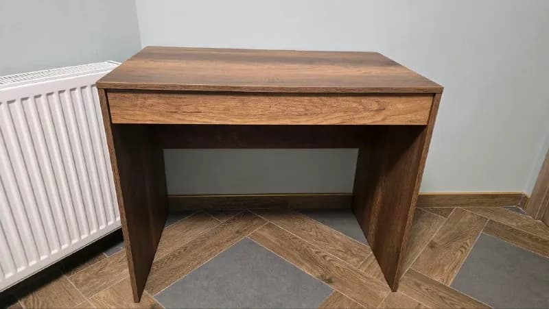 Письменный стол — Батуми — 50 ₾