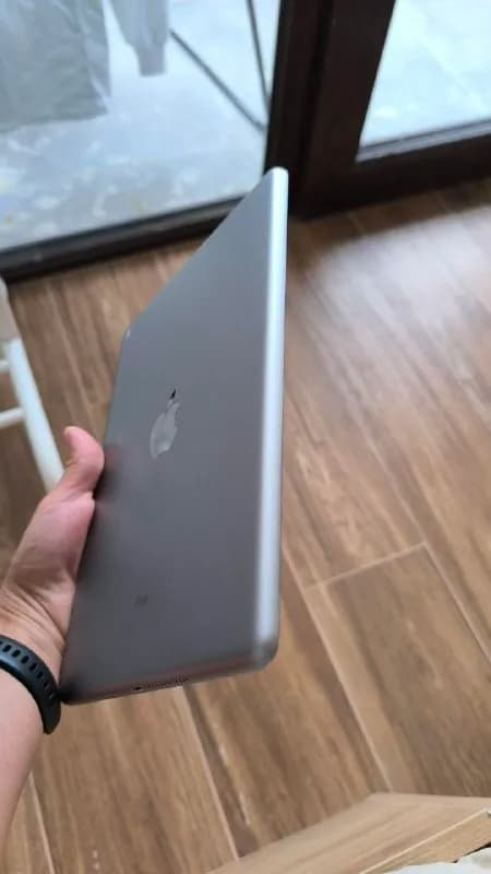 iPad (5th gen) 128GB + Cellular (SIM) — Отличное состояние. Покупался в Германии. — Батуми — 290 ₾