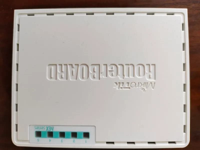 MikroTik hEX (RB750Gr3) в идеальном состоянии, всё работает 28000. — Ереван