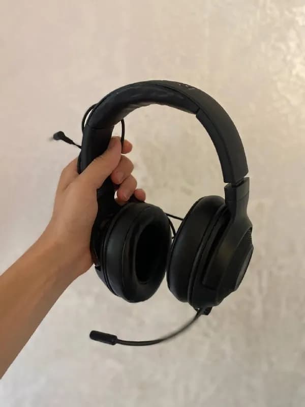 1. джойстик xbox оригинал, подключается как к пк, так и приставке. Bluetooth и провод 80 лари. — Батуми — 80 ₾