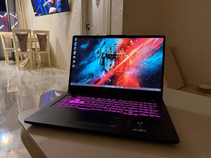17.3' Fullhd 144Гц экран и хорошая акустика. Подсветка клавиатуры RGB регулируется кнопками! — Батуми — 2 400 ₾