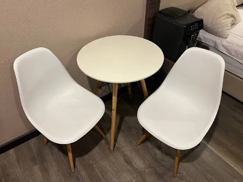 2 стула и стол — Батуми — 70 ₾