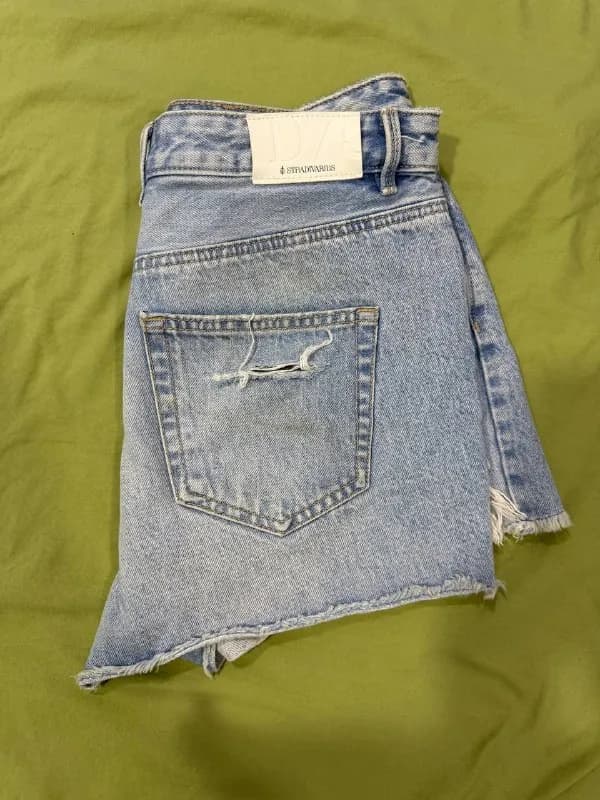 Шорты б/у Страдивариус — Батуми — 15 ₾