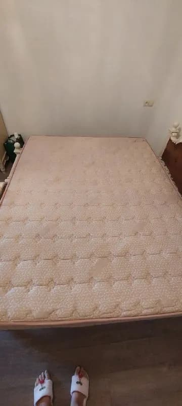 160×200. В отличном состоянии, был в чехле. Пользовались пару месяцев. Цена 450 лари (покупали за 6 — Тбилиси — 450 ₾