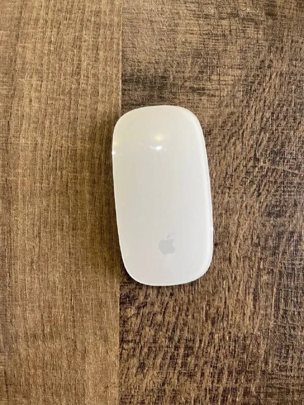 Apple Magic Mouse, модель A1657. Почти не использовалась, в идеальном состоянии. — Ереван — 20,000 ֏