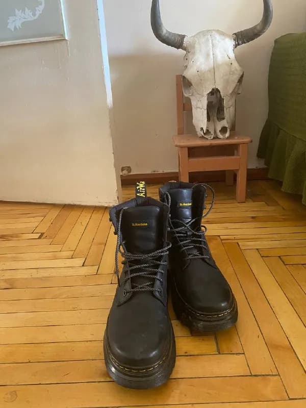 Dr.Martens в нуле, в идеале. 42 размер. Заказывали из штатов за 140$. Не подошли — Ереван — 140 $