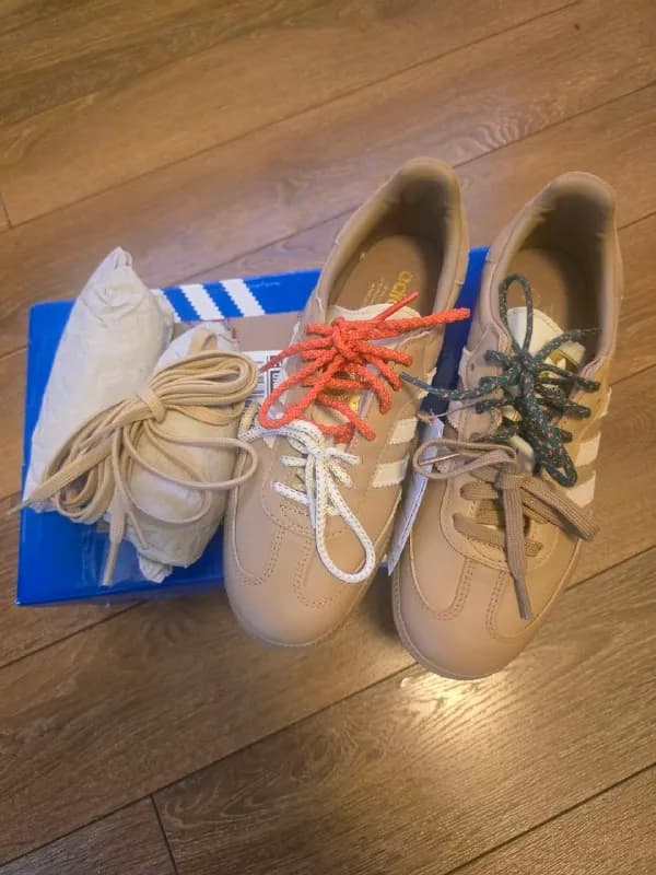 Adidas Samba, 7.5 (39.5) беж, 2 комплекта шнурков, новые. М.Гос университет, цена 290л — Тбилиси — 290 ₾
