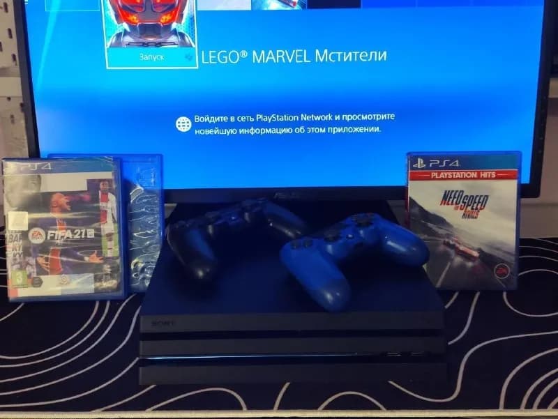 PS4 Pro с двумя джойстиками и играми — Тбилиси — 700 ₾
