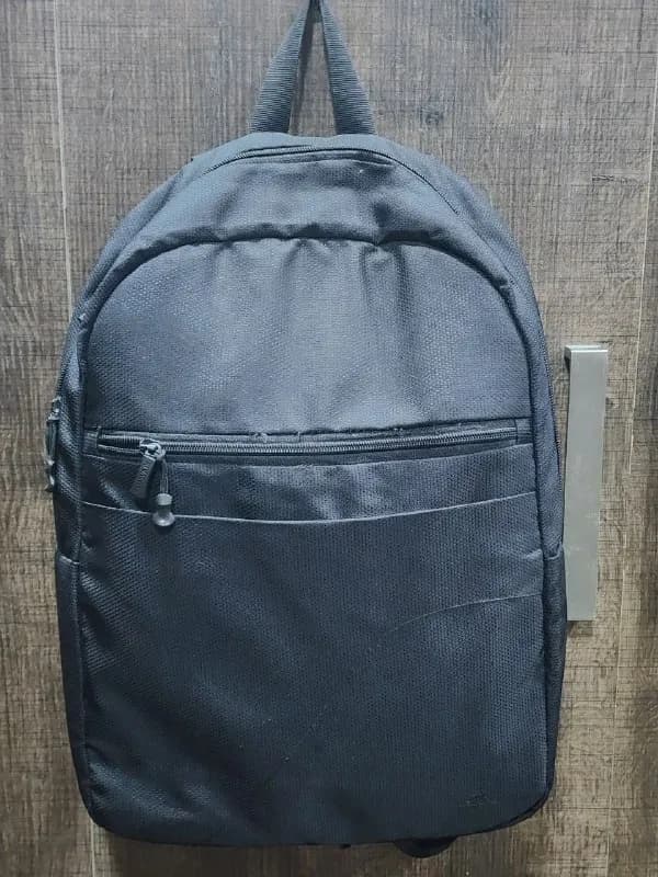 1. Рюкзак — Rivacase Black (городской рюкзак для ноутбука) — Тбилиси — 30 ₾