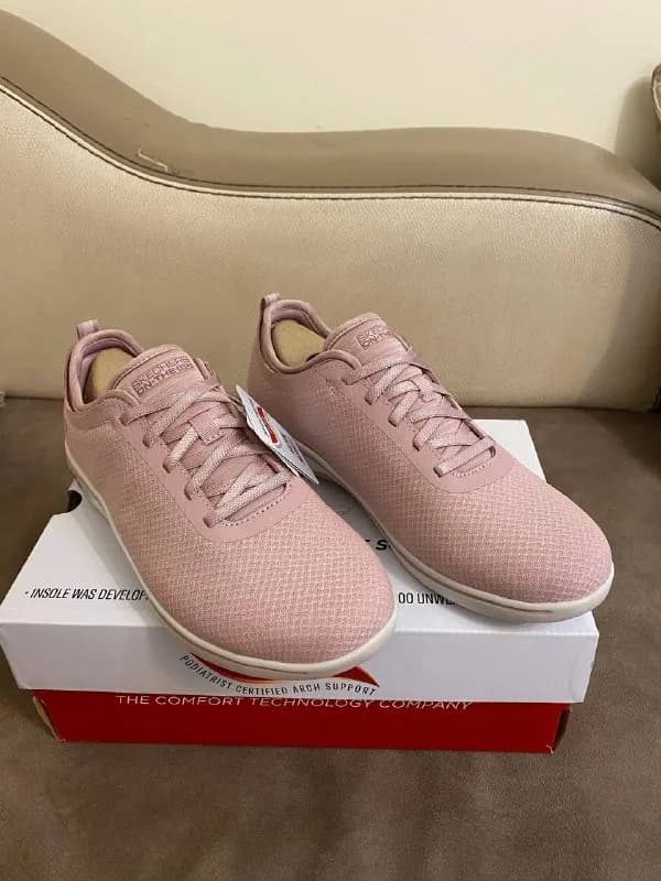 Skechers. Легкие, удобные, невесомые, заказывала из Америки. Размер 38, 29000 драм — Ереван
