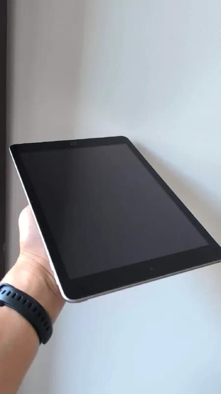 iPad (5th gen) 128GB + Cellular (SIM) — Отличное состояние — Батуми — 270 ₾