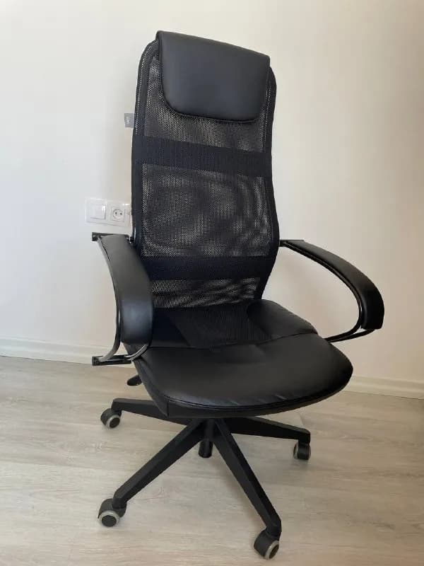 Burocrat CH-608/black». Использовалось 1 год. — Ереван