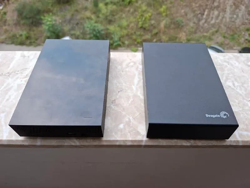 3.5 Seagate с интефейсом USB 3.0. По 3Тб каждый. Блоки питания и кабели в комплекте. Цена 200 Gel за — Тбилиси — 200 ₾