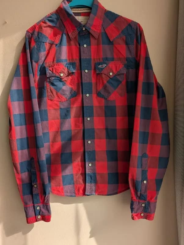 1. Рубашка Hollister — Батуми — 40 ₾