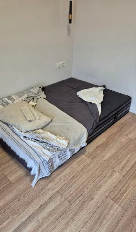Belux 140×200, куплен в январе этого года, использовался только с наматрасником, состояние идеальное — Тбилиси — 750 ₾