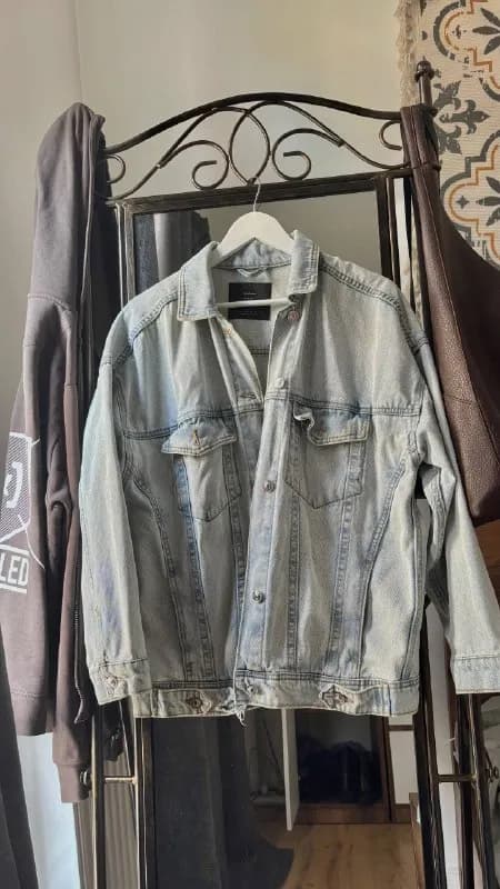 1. Джинсовка Stradivarius — Тбилиси — 25 ₾