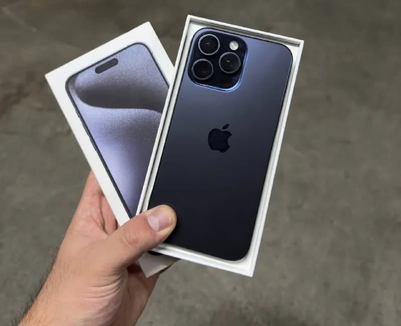 iPhone 15 Pro Max синего цвета (256 ГБ, SIM + eSIM). Состояние идеальное: никаких дефектов или царап — Тбилиси — 1 750 ₾