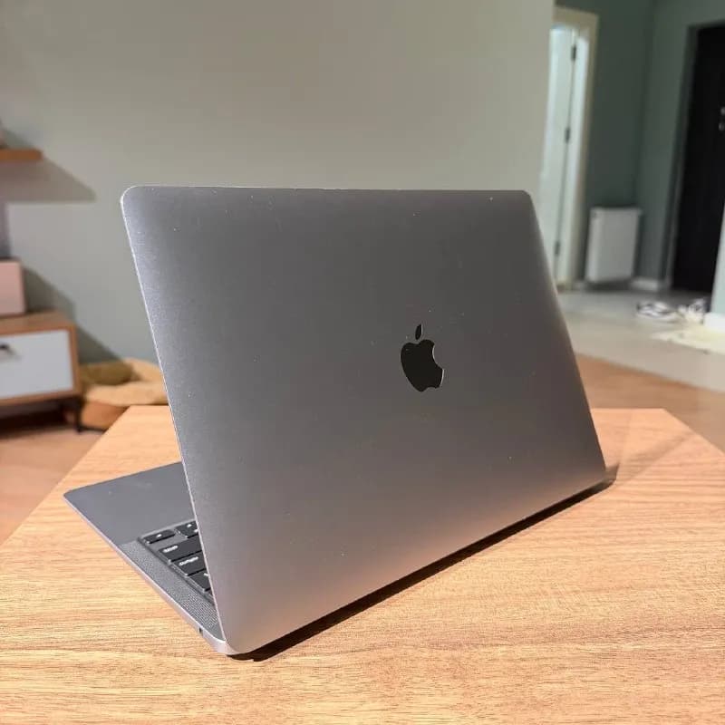 MacBook Air M1 — Тбилиси — 1 500 ₾