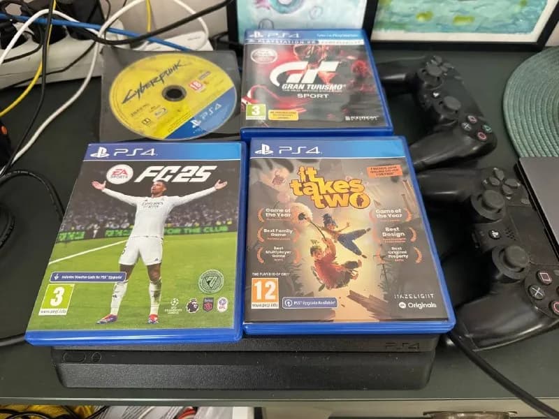 PlayStation 4 Slim + 2 геймпада + 4 игры — Батуми — 600 ₾