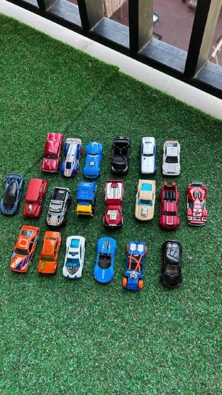 Hot Wheels, в отличном состоянии, цена 30 лари за все — Тбилиси — 30 ₾