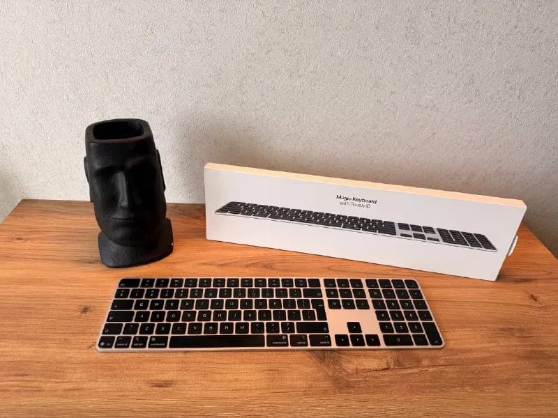 Magic Keyboard with Touch ID and Numeric Keypad USB-C black — Батуми