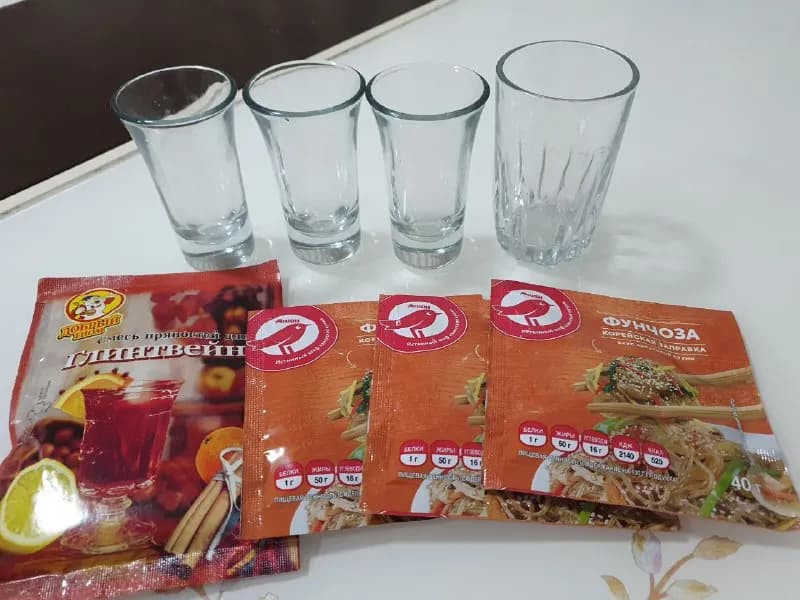4 рюмки, 3 из которых одинаковые и одна — особенная :) — Тбилиси