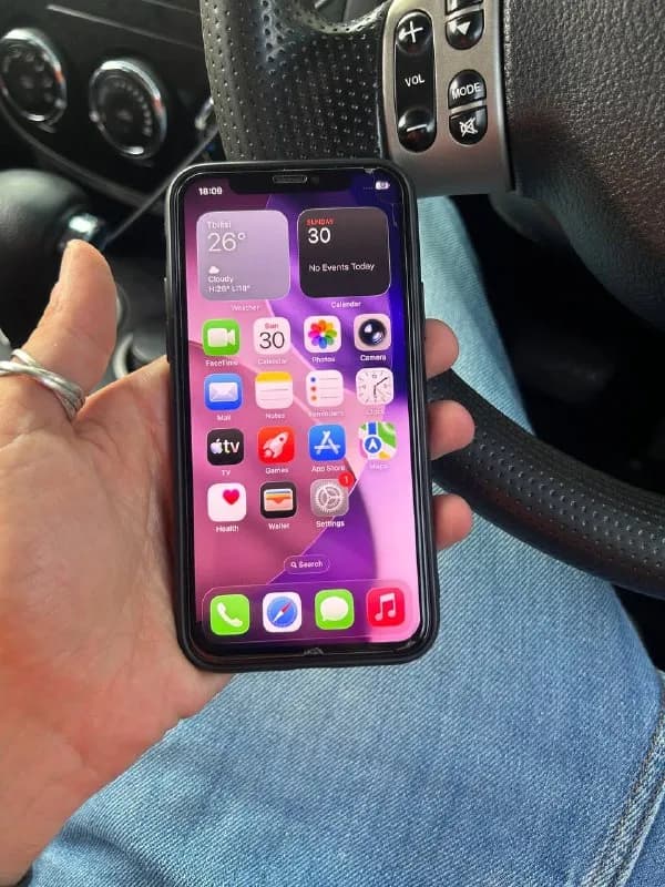 iPhone 11 Pro 256GB, iCloud чистый, батарея 100% поменяли не давно поставили усиленый и качественн — Тбилиси — 350 ₾