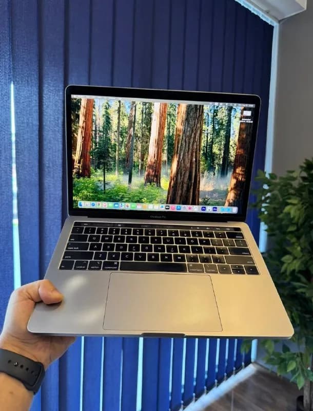 MacBook Pro 2018 в нормальном состоянии, в комплекте зарядка, записано все нужные программы, офис, — Тбилиси — 850 ₾
