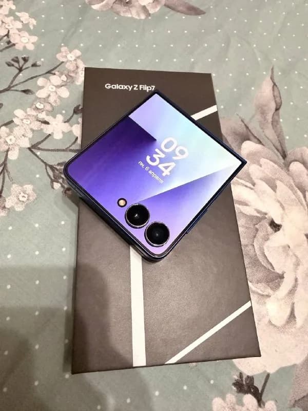 Samsung Galaxy Flip 7 — Батуми — 2 000 ₾