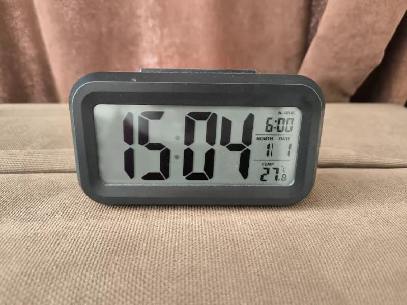 Часы настольные Jysk — Батуми — 25 ₾