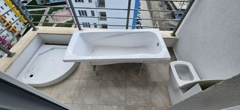 1) Напольный унитаз, крышка к сливному бачку идёт в комплекте (Isvea, 192 Italy) 🚽 продаю за 350 л — Тбилиси — 350 ₾