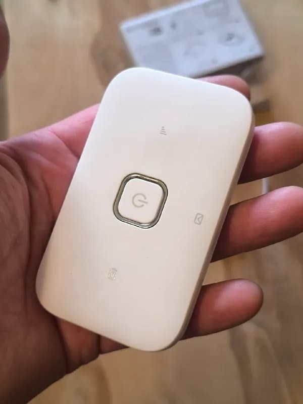 wi-fi router Huawei. Вайфай роутер. Работает от симки. Заряжается по юсб, работает до 5 часов без по — Тбилиси — 50 ₾
