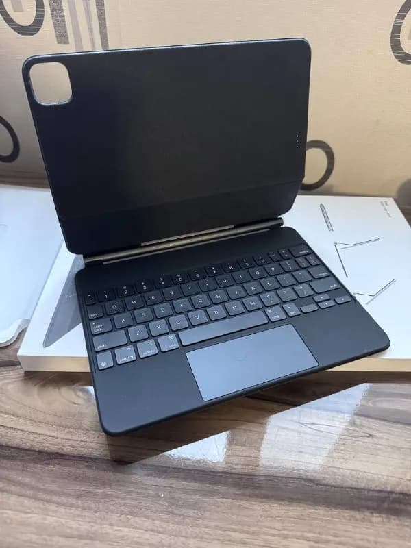 2 Magic Keyboard: — Тбилиси — 550 ₾