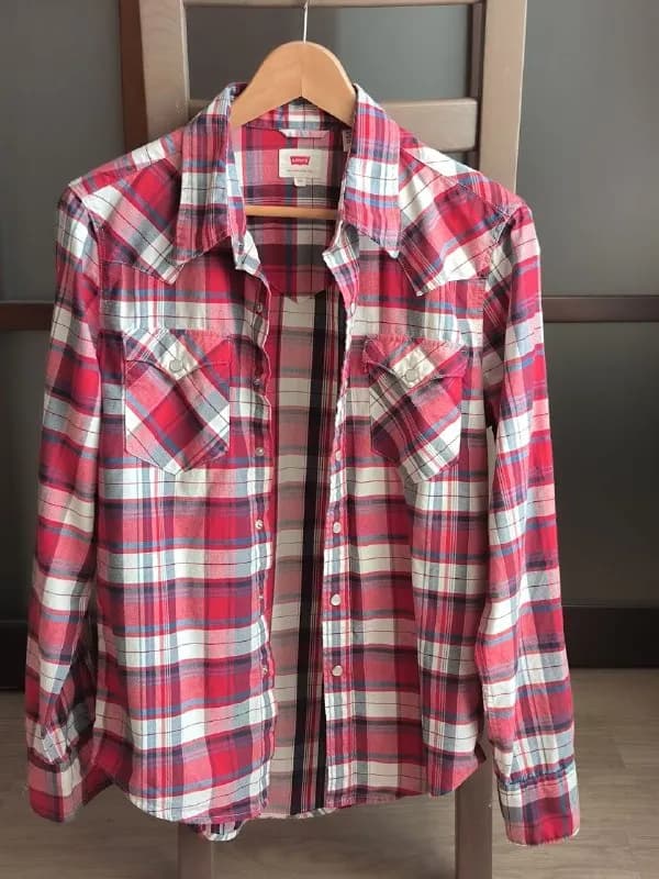 levis в отличном состоянии, размер XS, возможно подойдёт на S. На девушку среднего или высокого рост — Тбилиси — 20 ₾