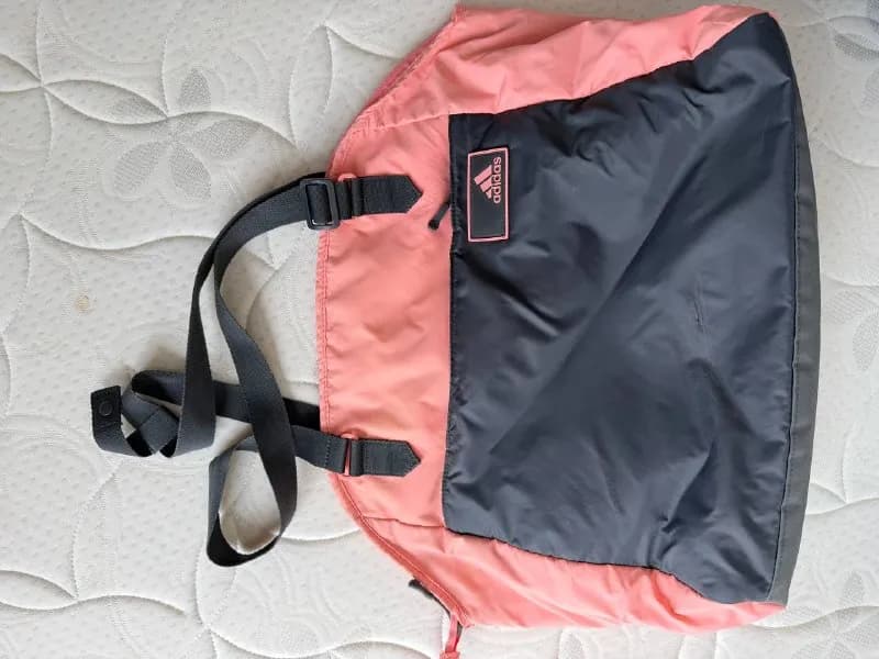 1. Спортивная сумка Adidas 35 ₾ — хорошее состояние, 35 ₾ — Тбилиси — 35 ₾