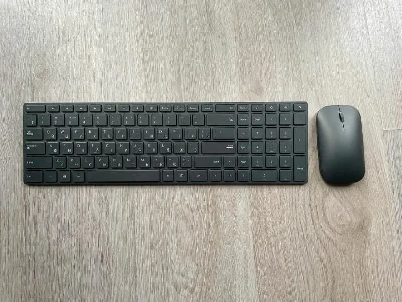 Apple и Microsoft — Тбилиси — 350 ₾