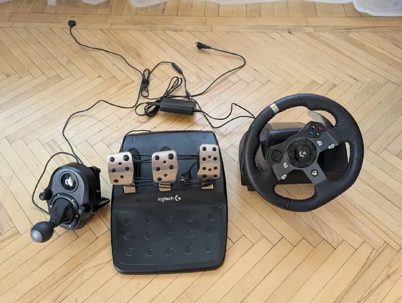 1. Игровой руль Logitech G920 (PC/Xbox) + педали + коробка передач (шифтер). Отличное состояние, пок — Тбилиси — 650 ₾