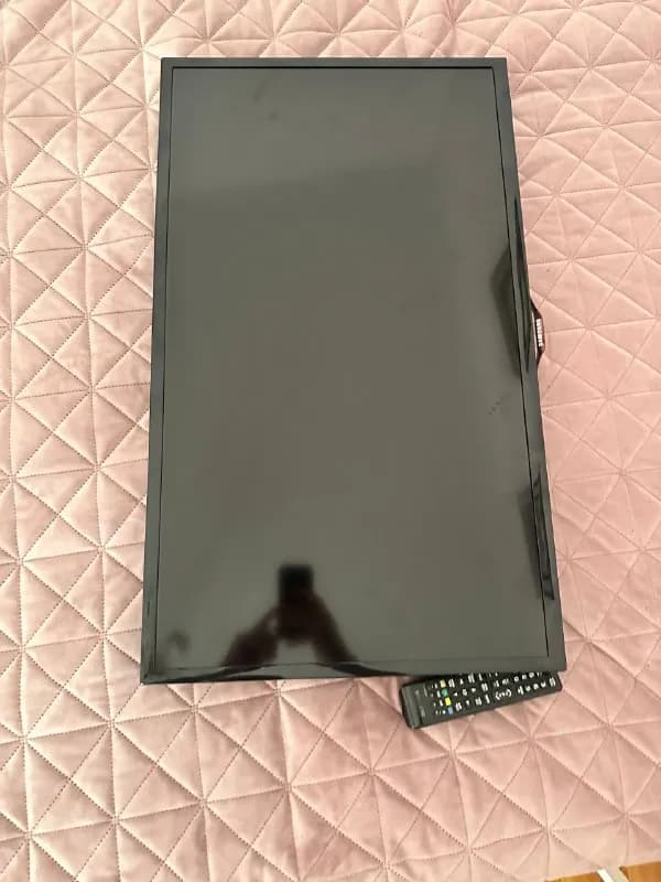 Samsung 32’ работаем идеально. Причина продаже купили новый. Цена 200 лари. Забирать из Магнолии. — Батуми — 200 ₾