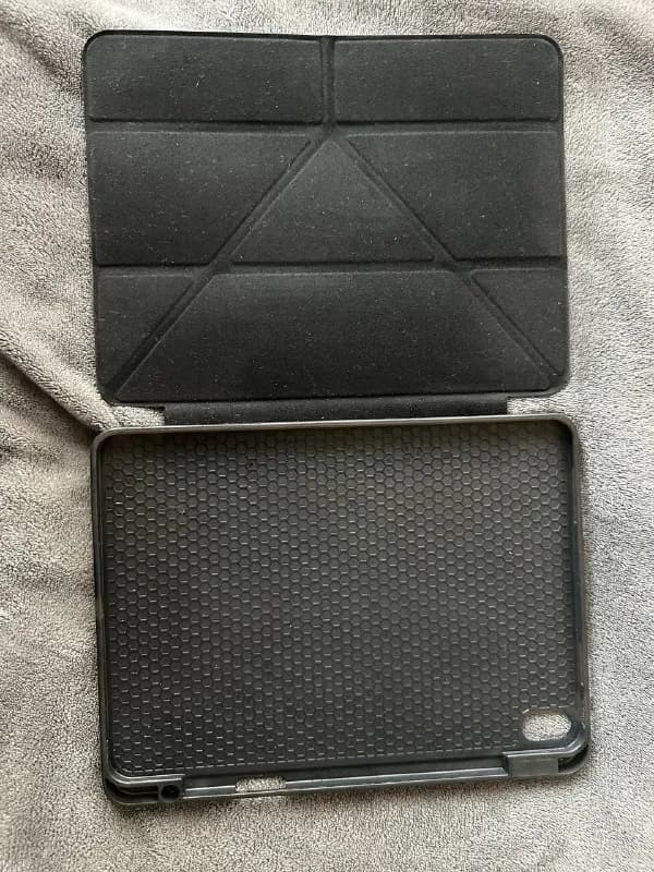 iPad — 20 лари состояние нового, модель точно не подскажу, но вероятно что вот эти (у которых touch I — Батуми — 20 ₾