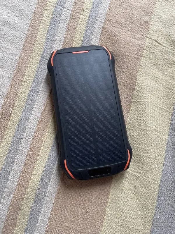 Power bank (пауэрбанк) на 26000 мАч с солнечной батареей и большим LED фонарем. Идеален для походов, — Батуми — 50 ₾