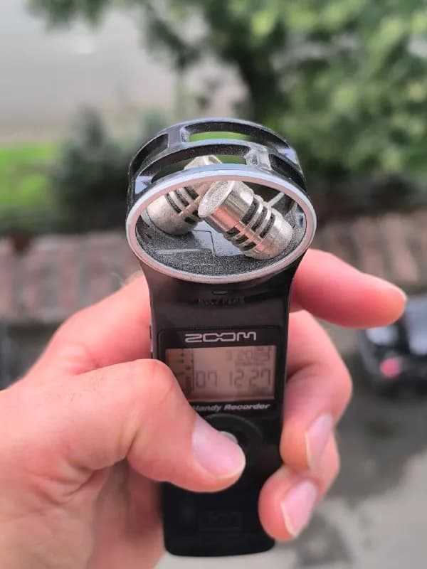 Zoom H1. Полностью исправный. Пишет мп3 и .wav. Работает от одной батарейки АА. — Тбилиси — 100 ₾