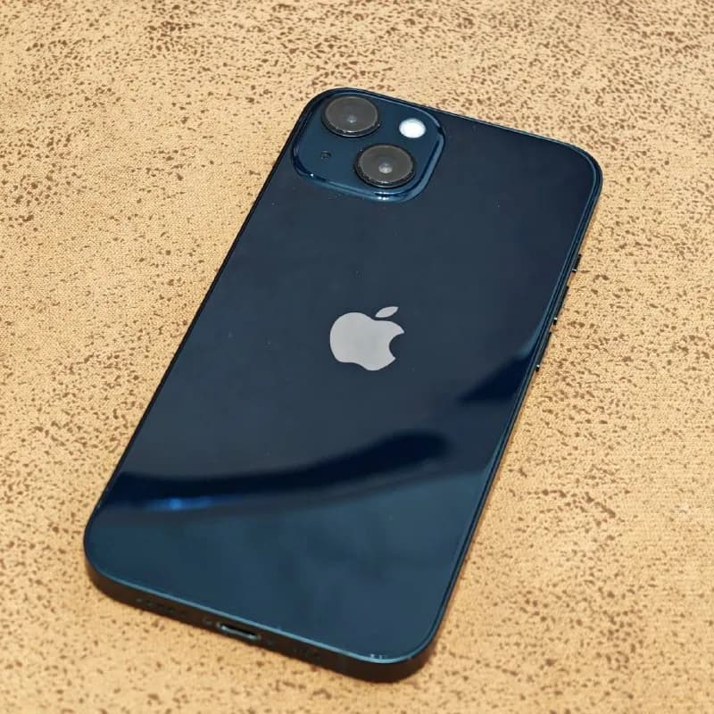 IPhone 13 черный б/у, в хорошем состоянии, батарея 77%, носился со стеклом и в чехле, стекло наклеен — Батуми — 400 ₾