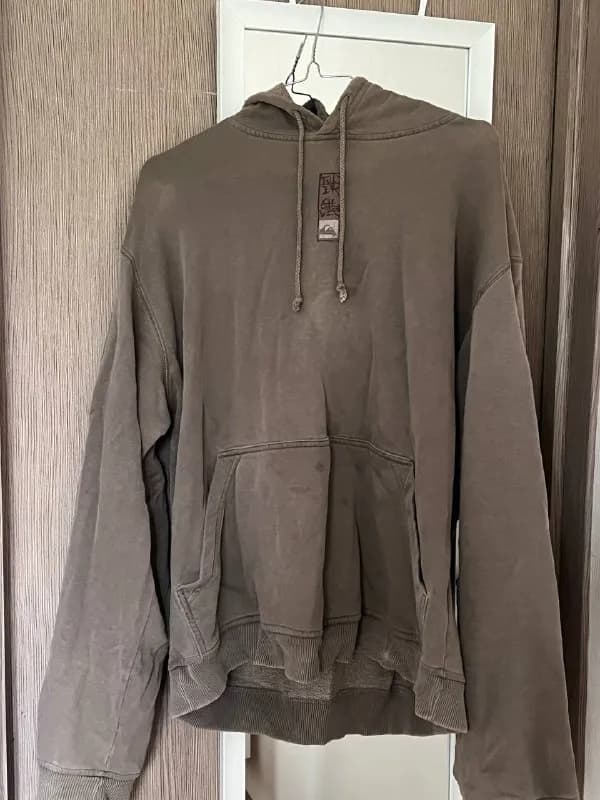 quicksilver, XL 15 лари (есть дефект, протерты манжеты рукавов) — Тбилиси — 15 ₾