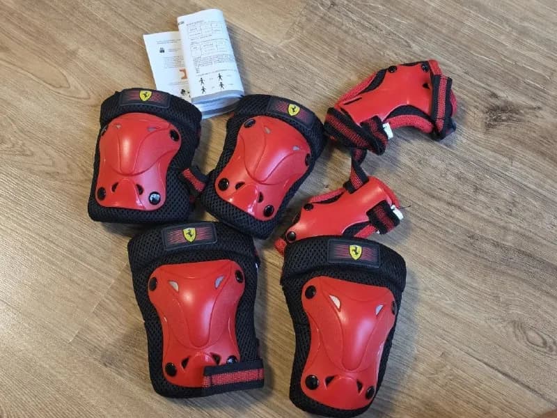 Ferrari: наколенники, налокотники, запястья — 18 ₾ — Тбилиси — 18 ₾